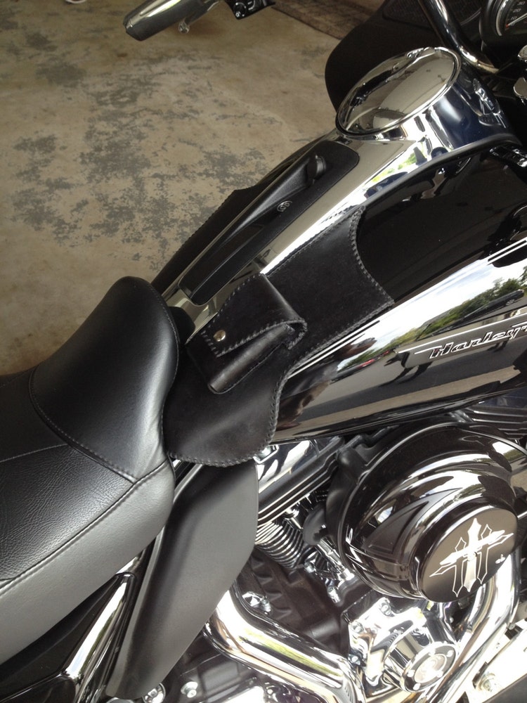 Tank bra to fit Harley Davidson touring by Rensgadeleatherworks