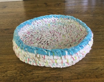 Hand made Rag Rug Basket, Rag rug cosmetic bowl, Rag rug toiletry holder Border Blue