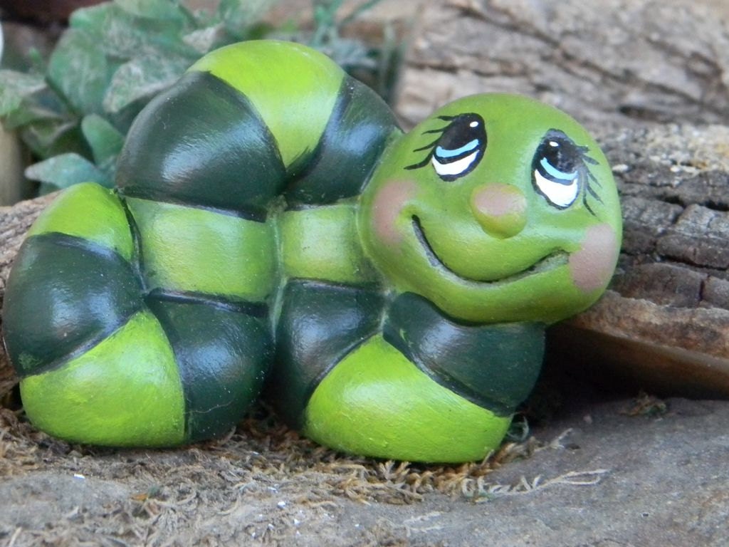 Inch Worm Garden Hand Painted ceramic statue Vintage style Inch Worm Garden Hand Painted ceramic statue Vintage style