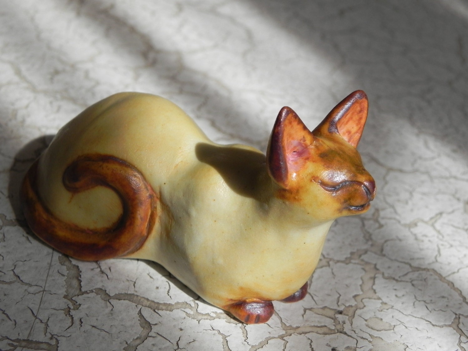 siamese cat garden statue
