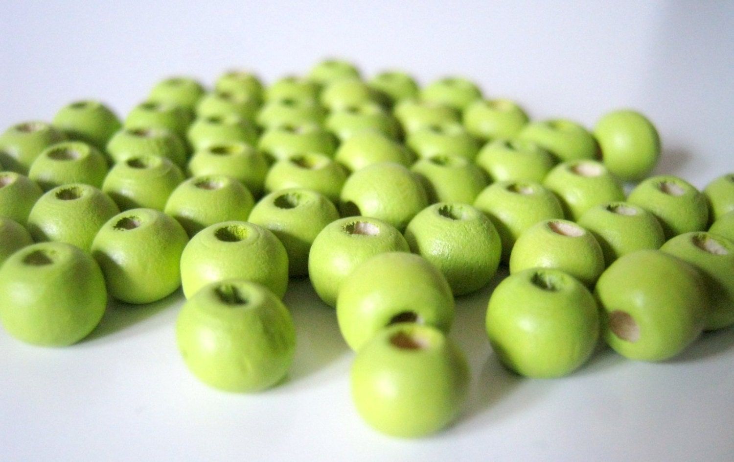 100 Dyed Grass Green Wood Beads 6mm