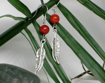 Boucles d'oreilles plumes//bijou corail//bijou d'inspiration amérindienne//coral earrings// feather earrings//americain native earrings