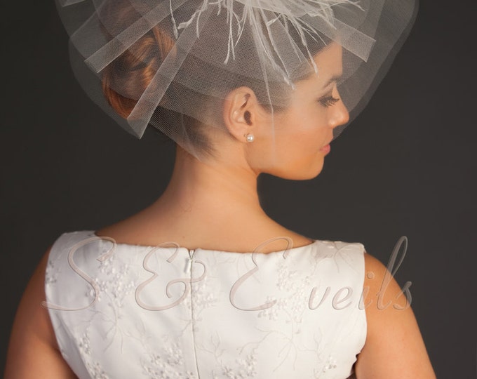 Ready to ship: White bridal head accessories with brooch, feathers, and tulle, bridal head piece, wedding veil,