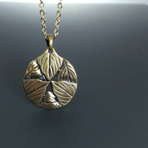 Japanese jewelry Japanese kamon necklace Medallion pendant