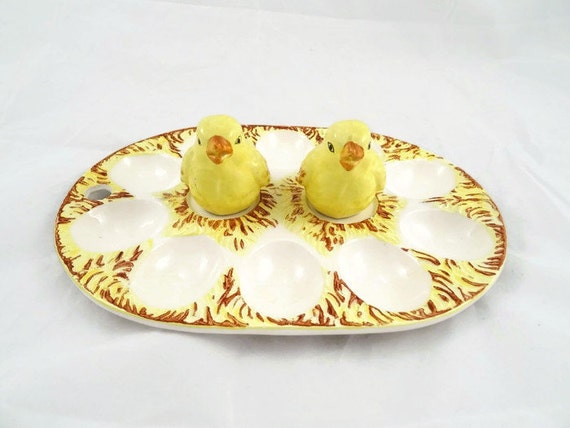 Vintage Chicken Deviled Egg Plate With Salt And Pepper Shakers