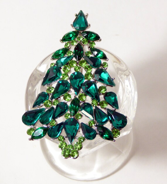 rhinestone green glass christmas tree pin by rhinestone green glass christmas tree pin by