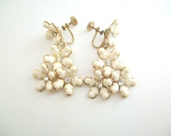 Vintage Earrings, White Earrings, Flower Earrings, White Flower Earrings, Dangling Earrings, Screw Back Earrings, Non Pierced Earrings