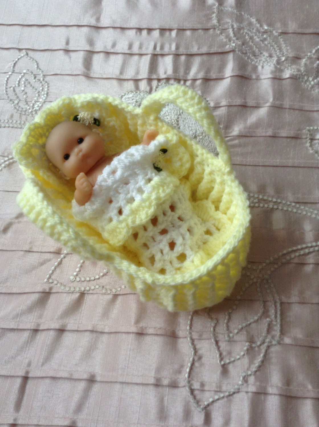 Crochet Moses basket/carry cot/crib for 5 to 6