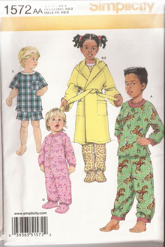 Simplicity 1572 Toddler pajamas and bathrobe Pattern Size