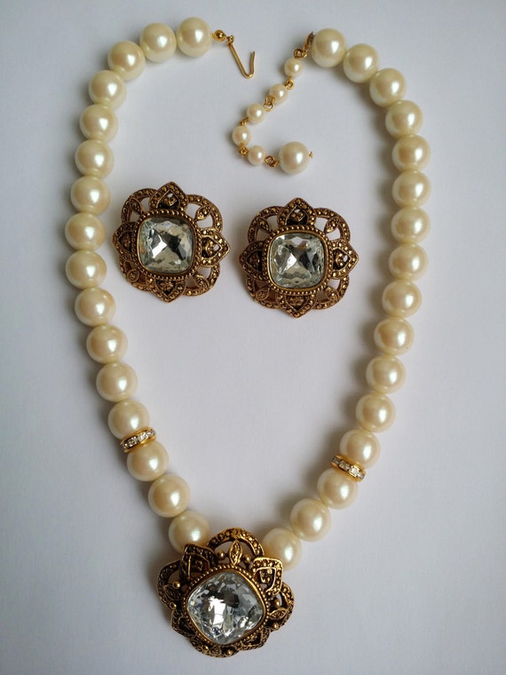 Value Of Old Avon Pearl Necklace And Earrings 98