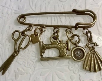 Singer Sewing machine kilt pin brooch~knitting kilt pin brooch~seamstress~dressmaking gifts~bronze
