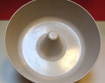 Vintage Anchor Hocking Microwave AND Conventional Oven Bundt Angel Food Cake Pan PM459 Raised Center Cone 9.25 Inch Diameter Under 400 Degre