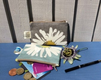 wedding favours, coin purse, water resistant wallet, daisy oilcloth pouch, tote wallet, gift for mum, small appreciation gift for teacher