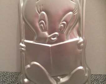 Wilton Aluminum Cake Pan Tweety vintage Wilton aluminum cake pan's Tweety Bird cake pan