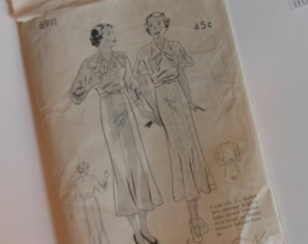 NEW UNCUT Vintage Butterick Pattern 6911