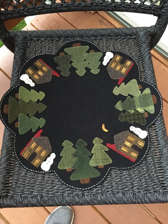 HANDSTITCHED Primitive Folk Art Wool Applique Table Mat