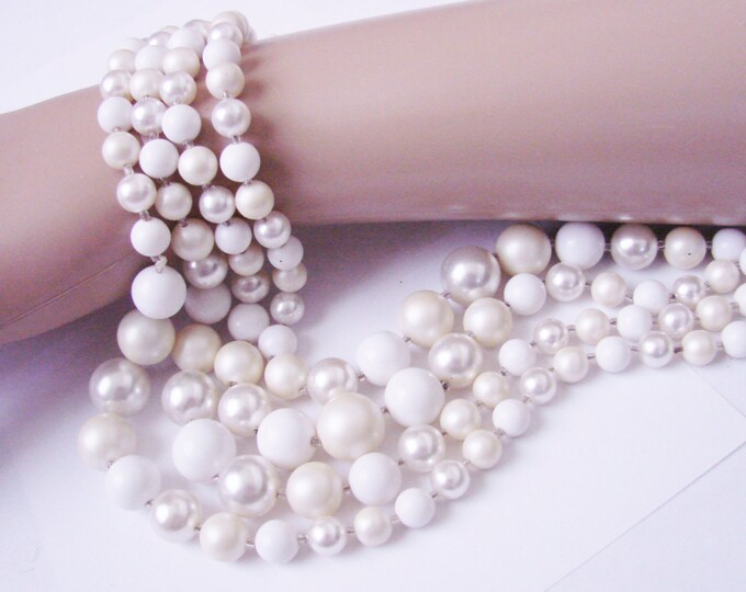 Vintage Two-Tone White Lucite Pearl Bib Bead Necklace / Winter White / Graduated Beads / Mid Century / 1950s / Jewelry / Jewellery