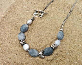 Delicate blue coral necklace with grey pearl, coral akori necklace, charm necklace, collar con coral y perla, coral azul
