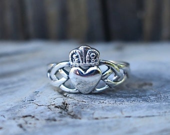 Vintage 925 Sterling Silver Claddagh Ring