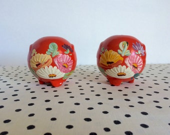 Vintage Ransburg Shakers, Orange Ransburg Salt and Pepper Shakers, Handpainted Flower Shakers, Ransburg Flower Shakers, Round Shakers 1940s