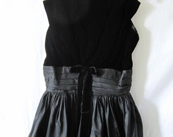 vintage black velvet and taffeta dress; vintage 50s dress; little black dress; vintage party dress; fancy black dress; xs vintage dress
