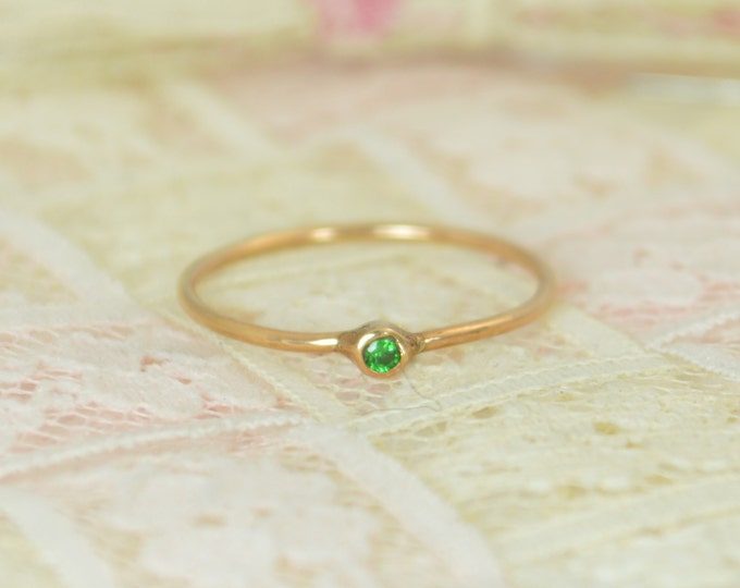 Tiny Emerald Ring Set, Solid 14k Rose Gold Wedding Set, Stacking Ring, Solid Gold Emerald Ring, May Birthstone, Bridal Set, Emerald Ring