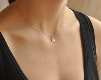 Gold crown necklace, Tiny crown charm, Zeta Tau Alpha, ZTA Necklace, Queen necklace, Everyday necklace, Dainty simple minimal necklace, NS30