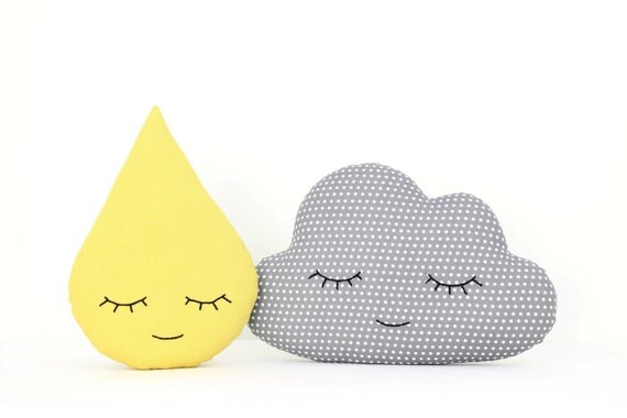 Conjunto de nubes y la lluvia caÃda de almohadas por prostoconcept