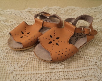 Vintage Leather Baby Shoes. Sandals Made in the USSR Soviet era. 15.5