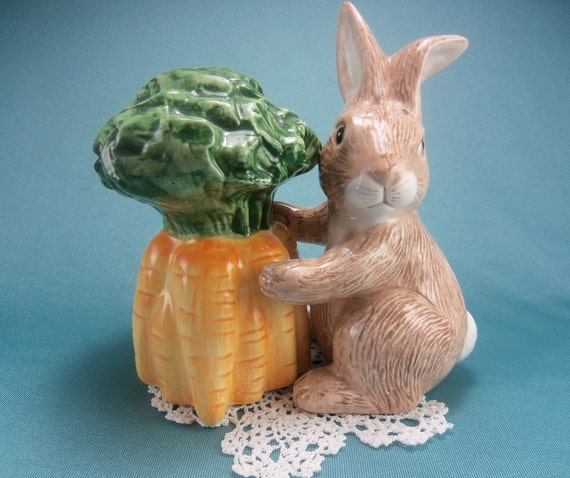 Easter Bunny Rabbit with Carrots