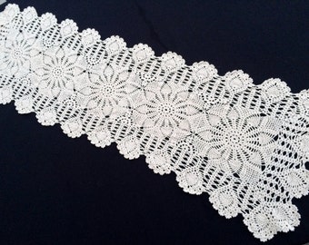 Vintage Crocheted Rectangular Ivory Lace Table Runner. Ivory Crochet Lace Table Runner. Pineapple/Strawberry Pattern RBT0797