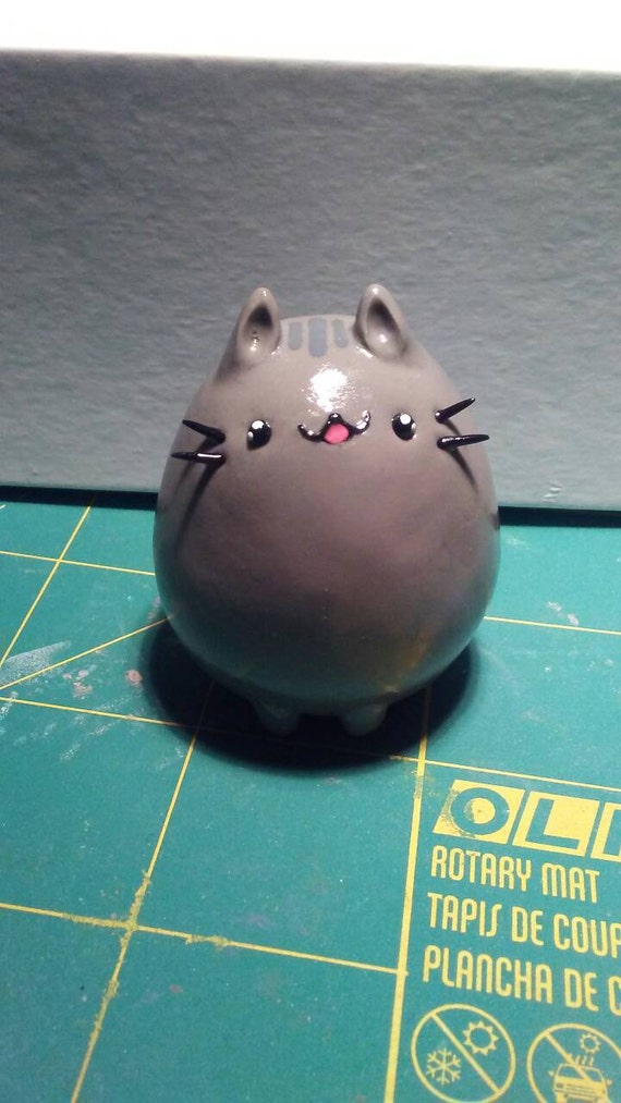 pusheen sitting