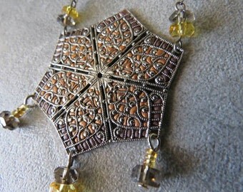 Necklace with pendant filigree Central