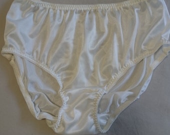 Items similar to TEAL Nylon Vintage 80s Vanity Fair Full Cut Panties ...