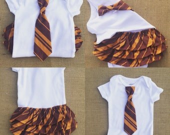 Baby girl Harry Potter ruffle-bottom onesie! Hogwarts Gryffindor, Slytherin, Ravenclaw or Hufflepuff baby outfit w/ choice of headband!
