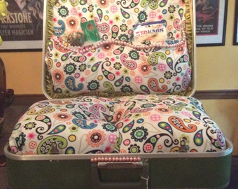 Paisley Bintage Suitcase Pet Bed Dog Cat