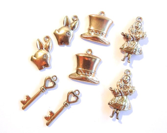 Set of 8 Alice in Wonderland Charms Gold-tone