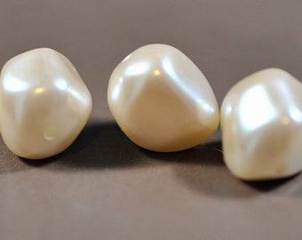 Pearl nuggets, acrylic, drilled, 15mm, #953
