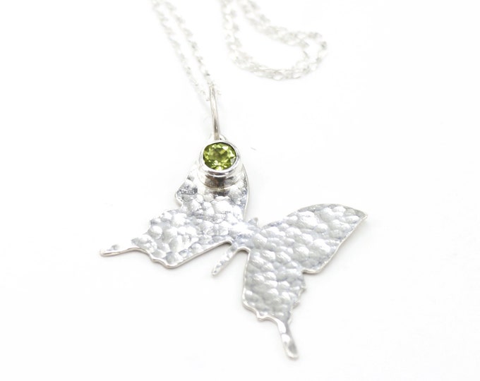 Butterfly Pendant Sterling Silver Butterfly Necklace Peridot Simple Everyday Necklace Butterfly Gift Animal Necklace Papillon Farfalla