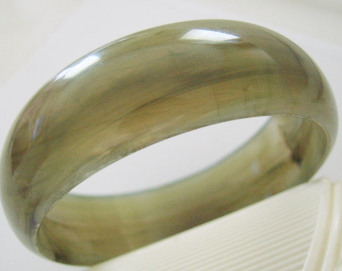 Vintage Green Variegated Translucent Bangle Bracelet / Jewelry / Jewellery