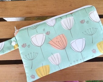 Insulated Reusable Snack Bag in Mint Fields