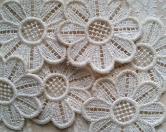 8 Delightful Antique Ivory Lace Daisy Flower Appliques | LAST ONES