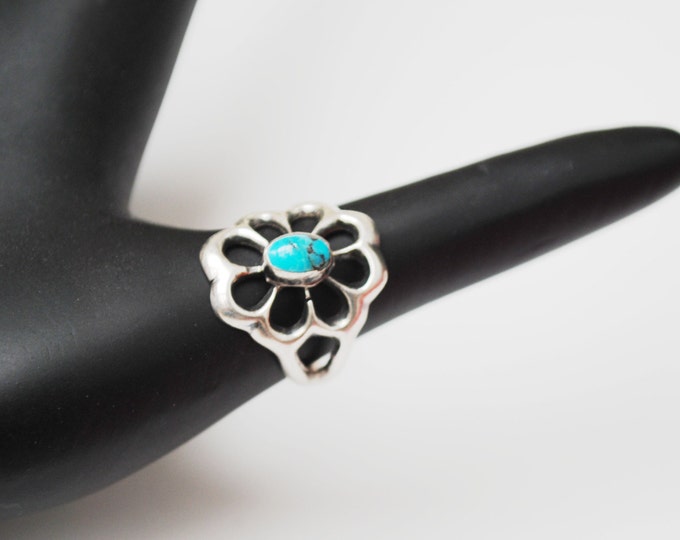 Sterling Ring Turquoise Flower - Sterling silver filigree - Ring size 5 - old pawn