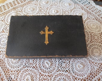 ANTIQUE LAST RITES Religious Box 7 1/2" x 13" Textured Leather Covering Contains Two Communion Trays