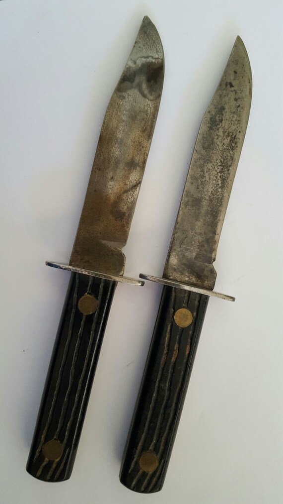 Pair of vintage hunting knives 4 7/8 blade delrin
