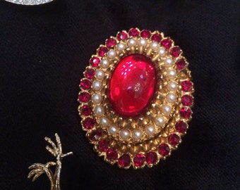 Vintage red stone and pearl oval brooch
