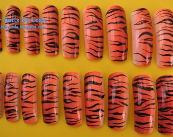 tiger print nails, long nails, medium nails, tiger stripe print, tiger stripes, stiletto nails, square nails, gradient nails, animal print