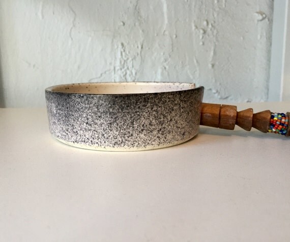 modern kitchen ceramic spoonrest in white woth black spray