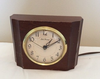 Seth Thomas electric alarm clock, Thomaston Conn. Solid mahogany, Sherwood-E