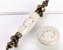 Beliebte Artikel für möbelgriffe blume auf Etsy